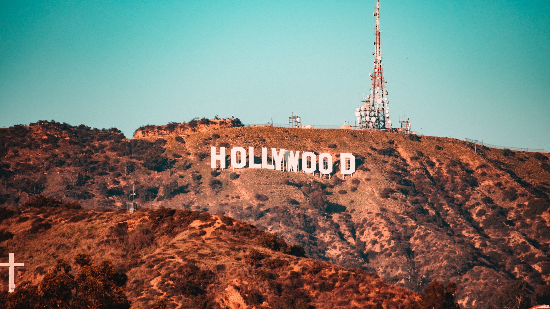 hollywood sign from distance